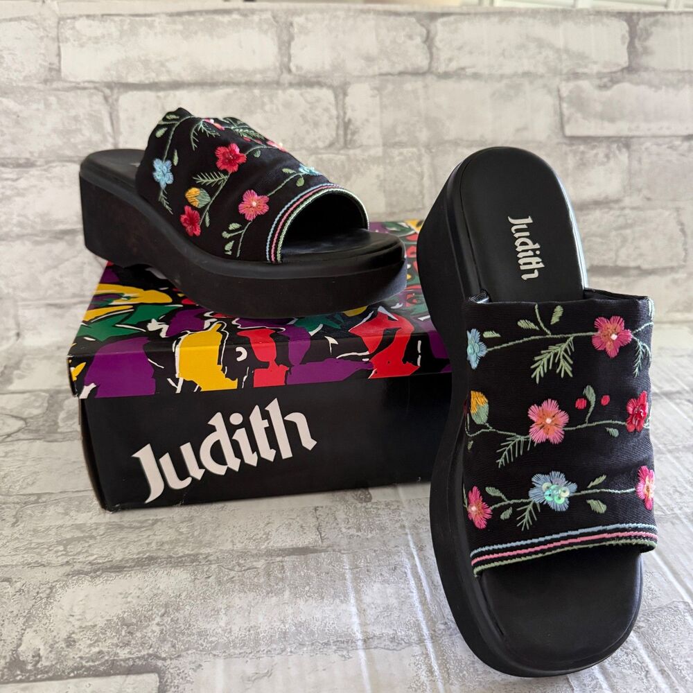Judith Chunky Beaded Sequin Embroidered Floral Retro Y2K Platform Sandals Sz 8